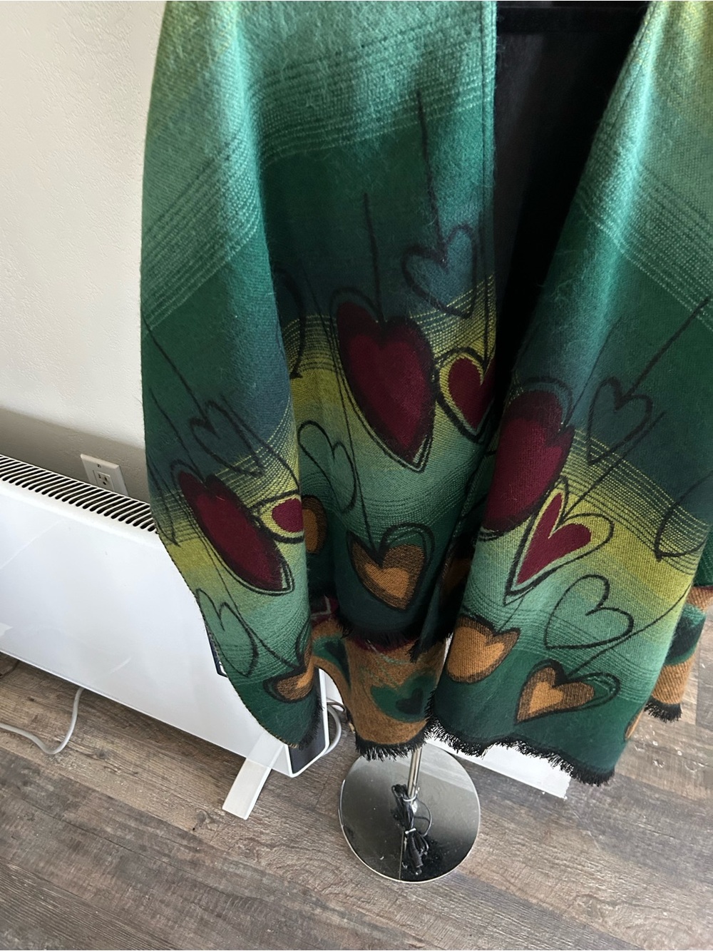 Green Heart-Pattern Open-Front Cape - Picture 3 of 8